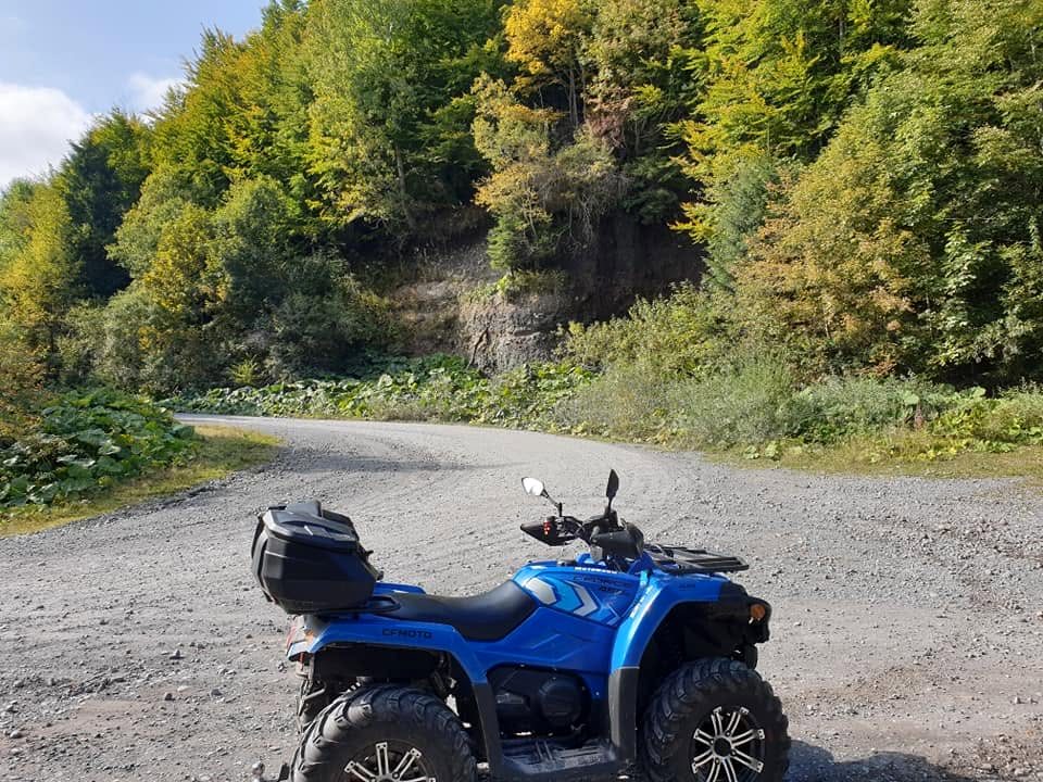 Albastrul — CFMOTO · albastru